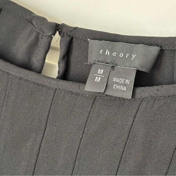 Theory Black Pleated Long Sleeve Silk Blouse Size Medium - Picture 3 of 11